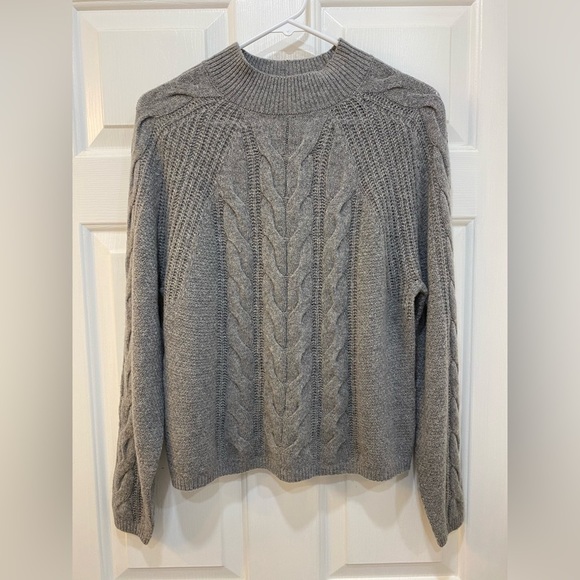 Banana Republic Sweaters - Banana Republic Wool Blend Sweater Italian Yarn Cable Knit Pattern Women's Sz S